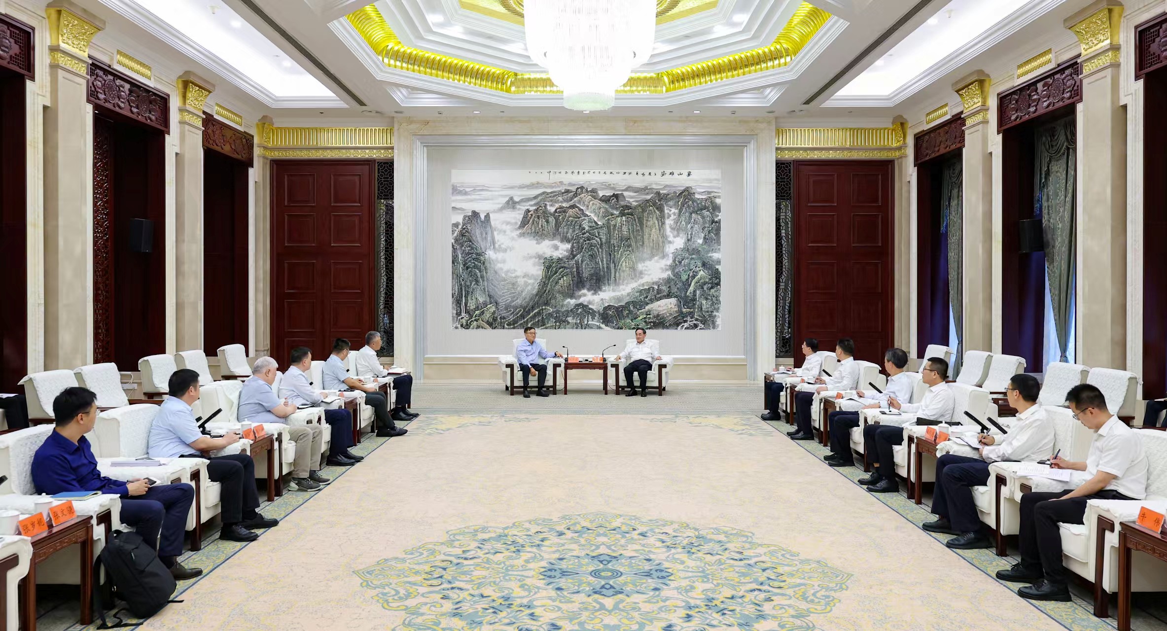 贵州省委书记徐麟会见ky开元集团董事长刘天文一行